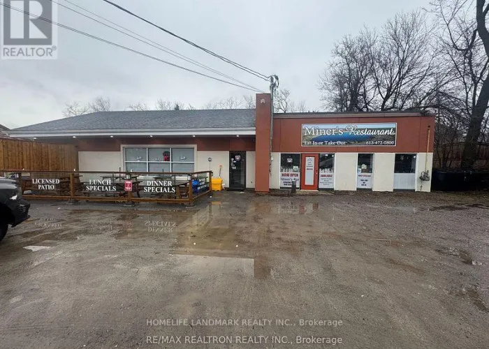 Front facade of Miners Restaurant in Marmora